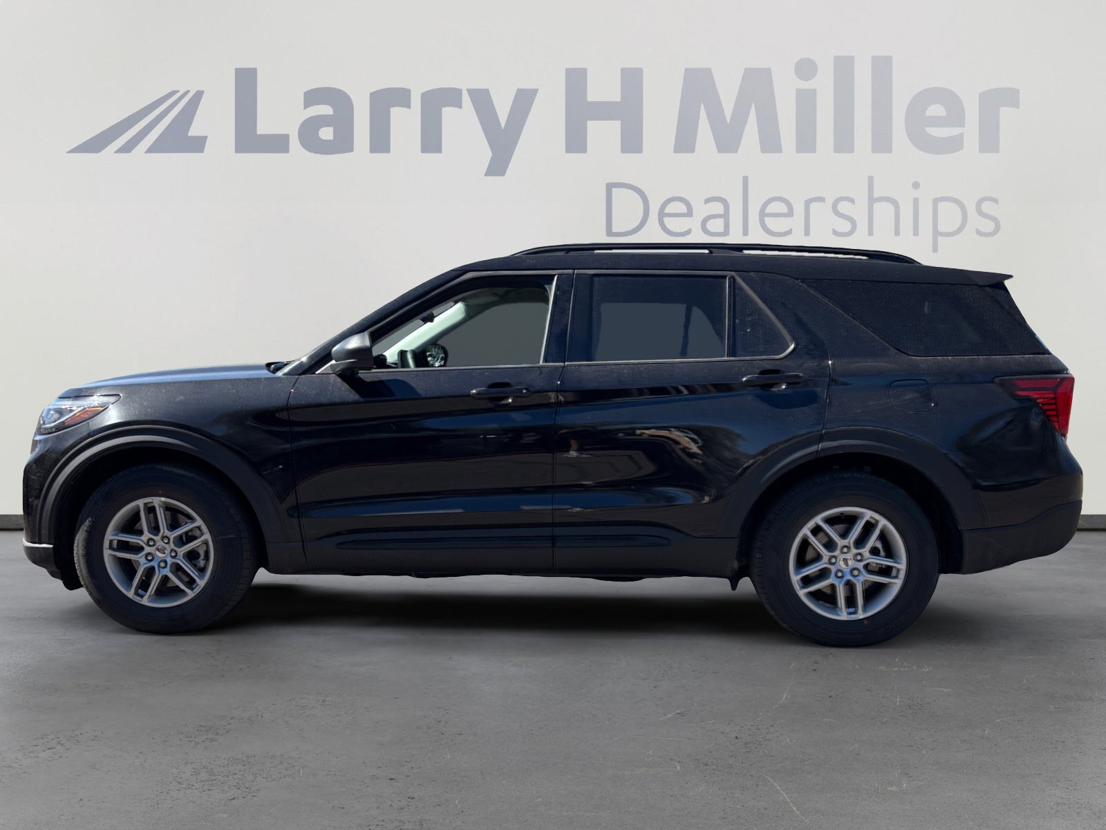 Used 2026 Ford Explorer Active w/ Active Comfort Package image 2