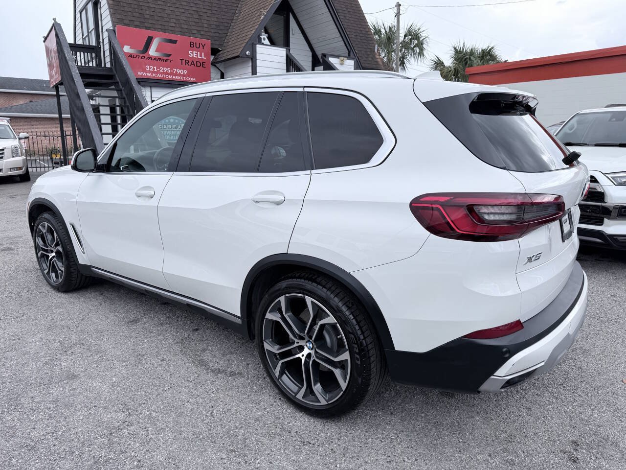 Used 2019 BMW X5 xDrive40i w/ Convenience Package AWD/4WD image 3