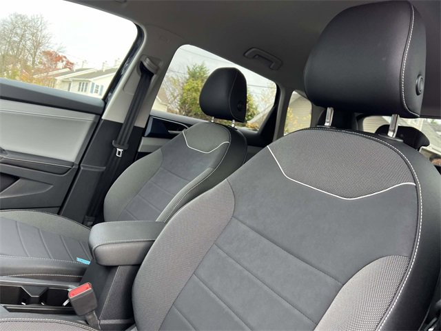 Used 2024 Volkswagen Taos SE image 9