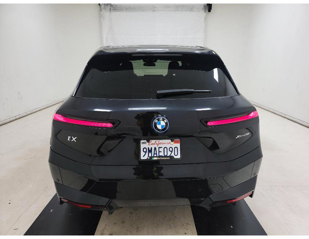 Used 2024 BMW iX xDrive50 w/ Sport Package AWD/4WD image 5