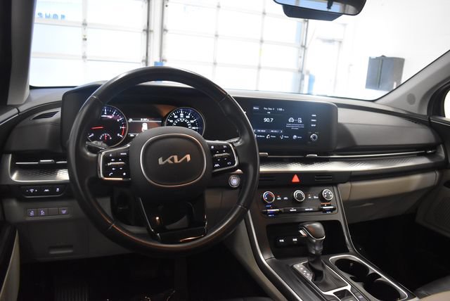 Used 2024 Kia Carnival LX FWD image 19