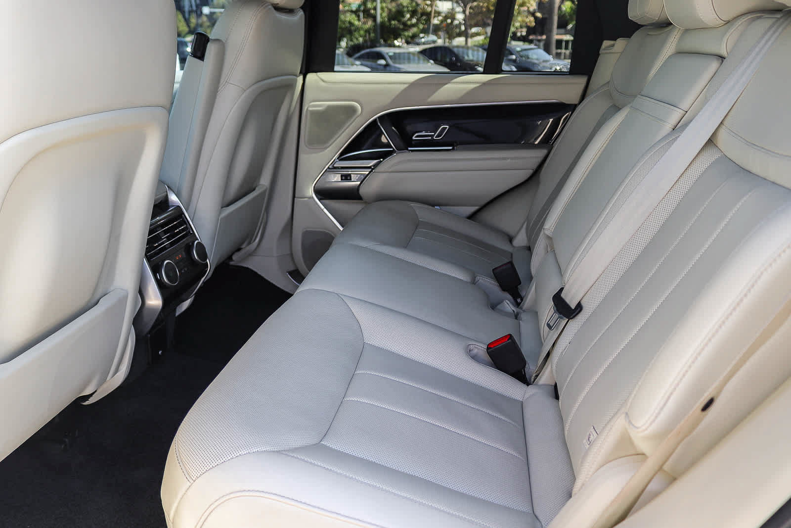 Used 2025 Land Rover Range Rover SE AWD/4WD image 14