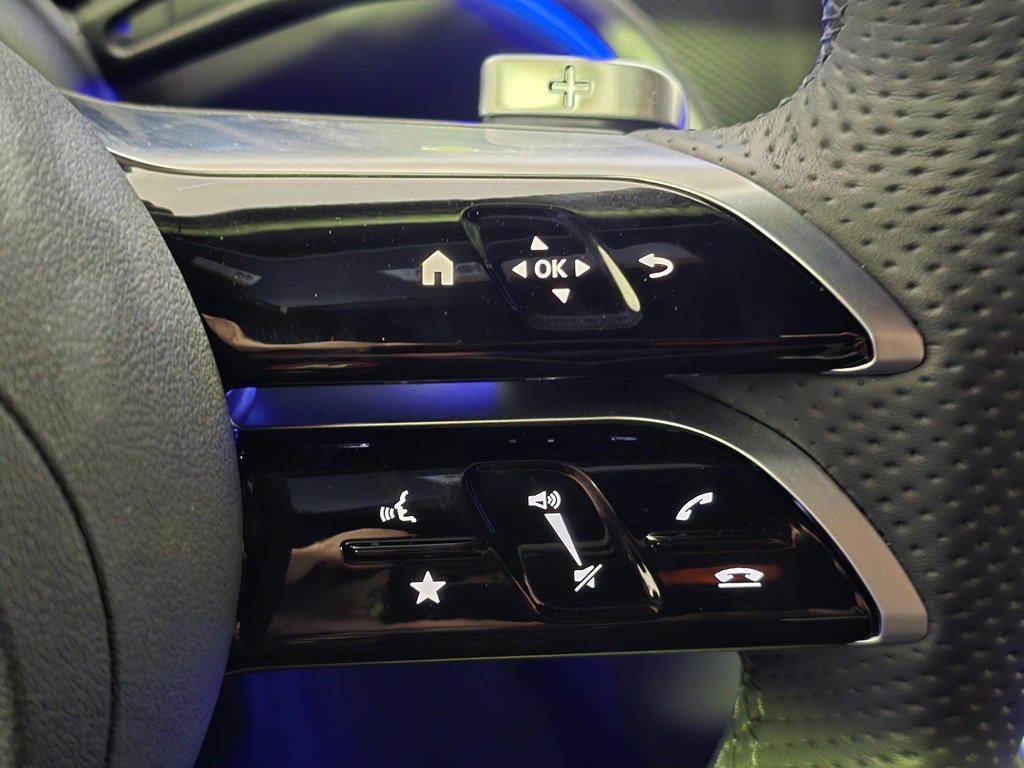 Used 2025 Mercedes-Benz GLC 300 4MATIC image 18