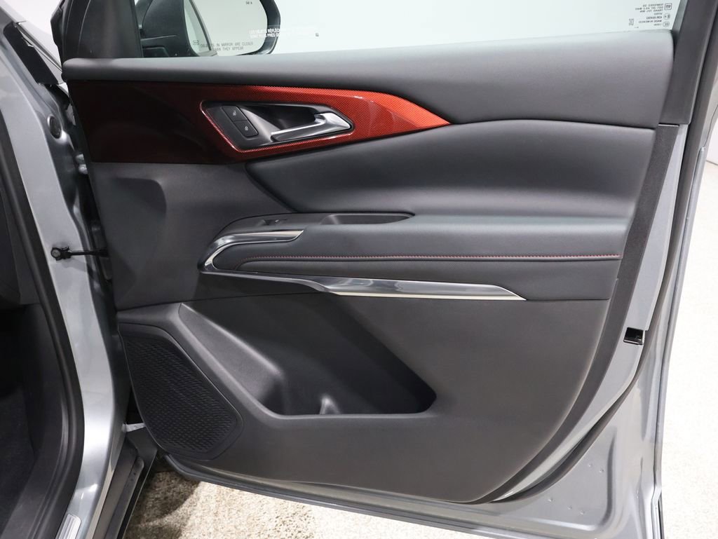 Used 2025 Chevrolet Traverse Z71 image 24