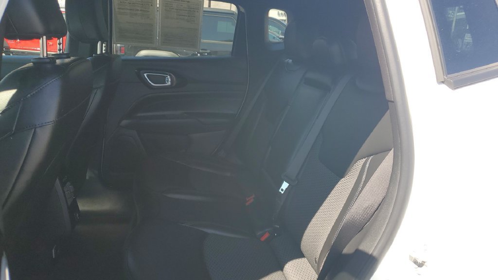 Used 2026 Jeep Compass Latitude AWD/4WD image 14