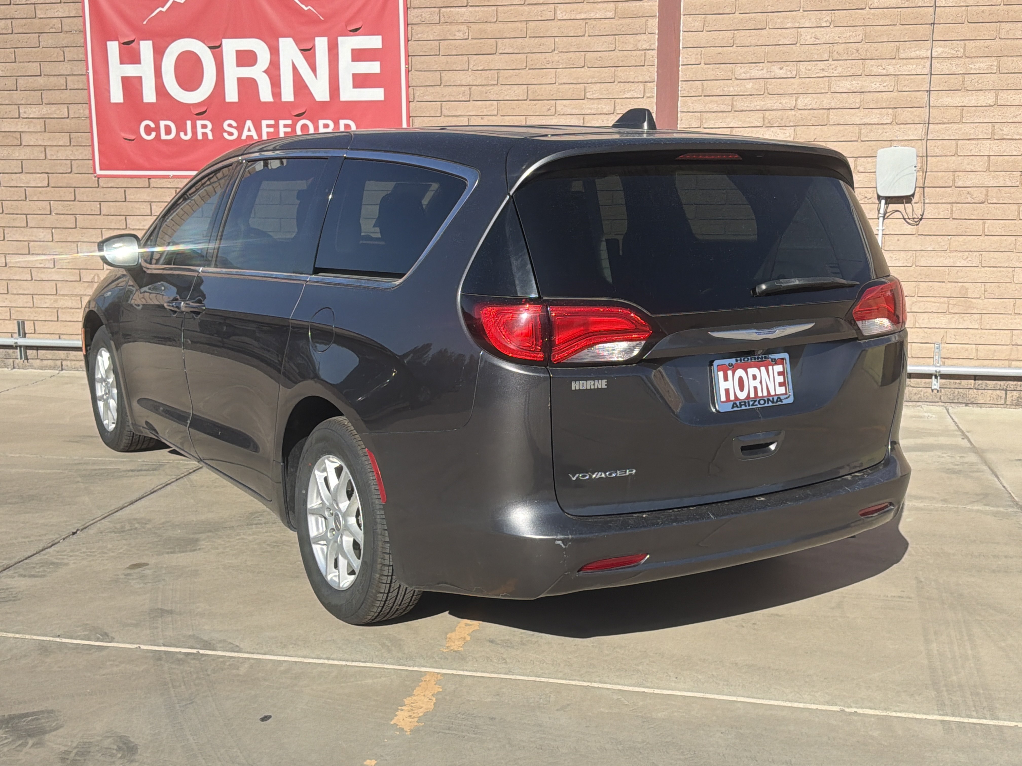 Used 2020 Chrysler Voyager LX FWD image 3