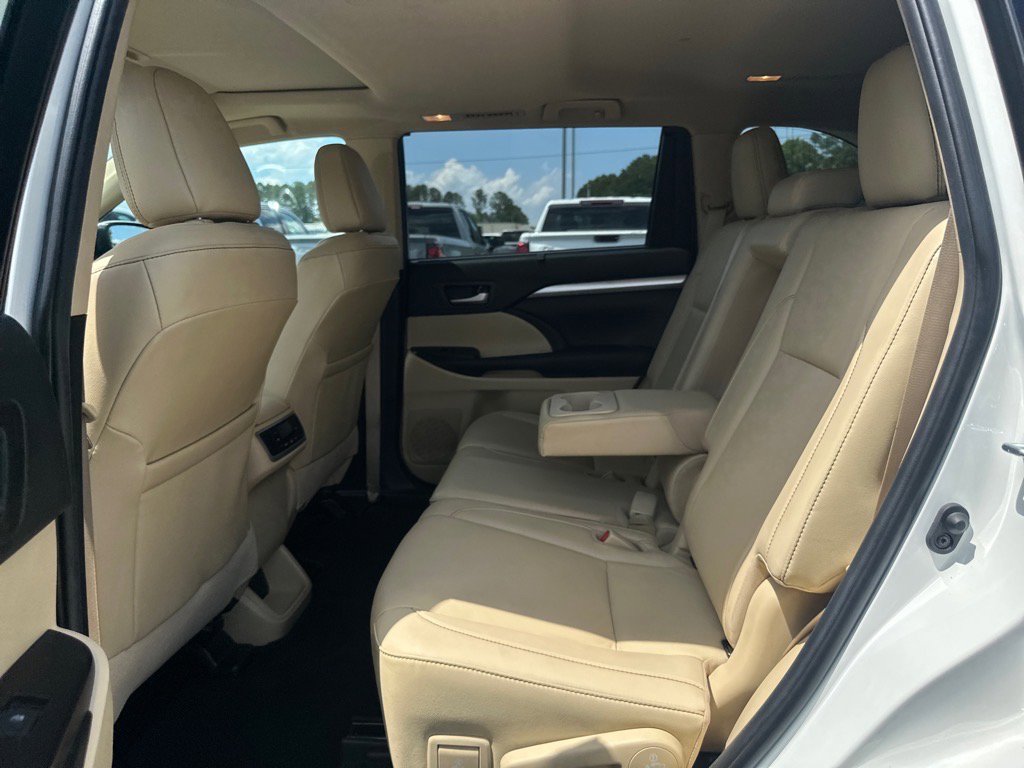 Used 2019 Toyota Highlander XLE image 22