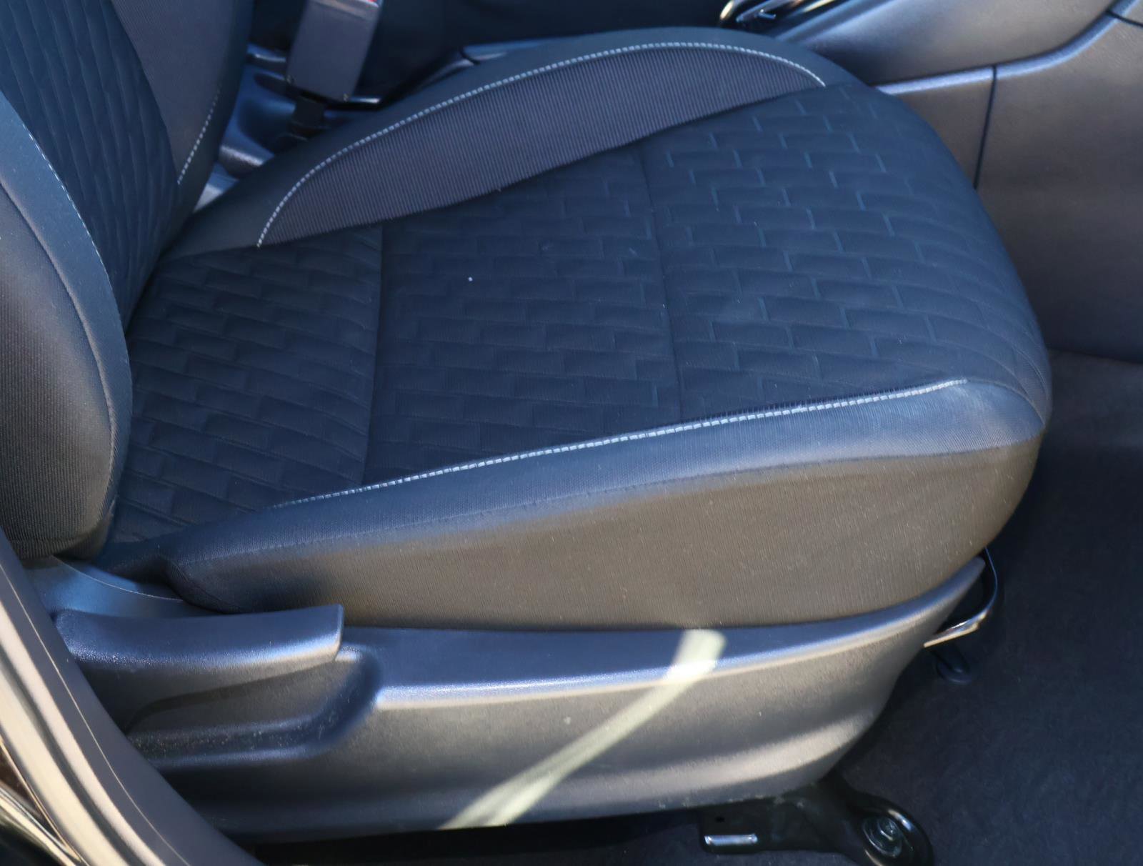 Used 2022 Nissan Kicks S image 15