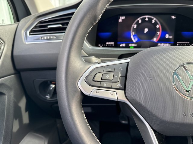 Used 2023 Volkswagen Tiguan SE w/ Panoramic Sunroof Package image 19
