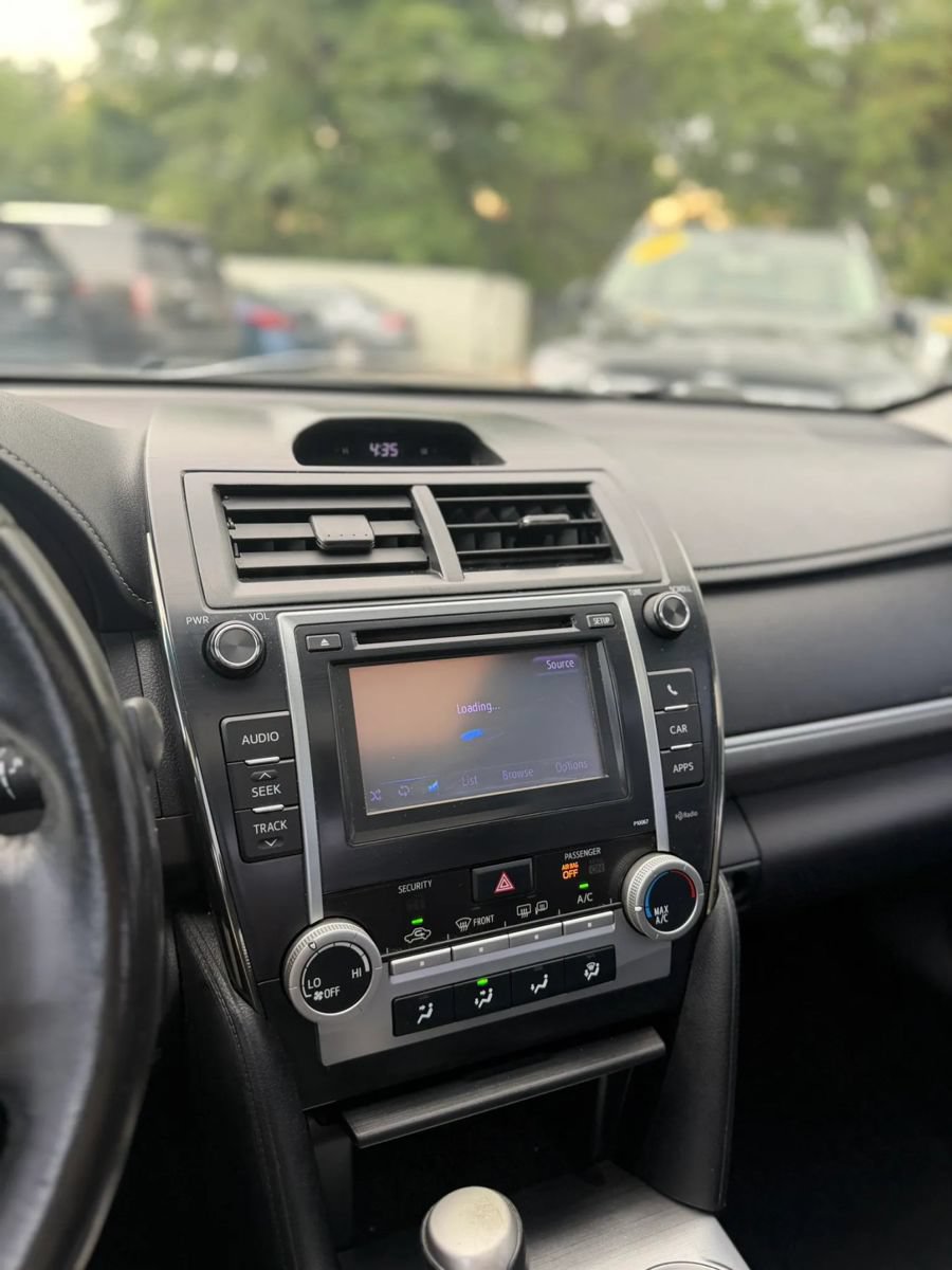 Used 2012 Toyota Camry SE FWD image 23