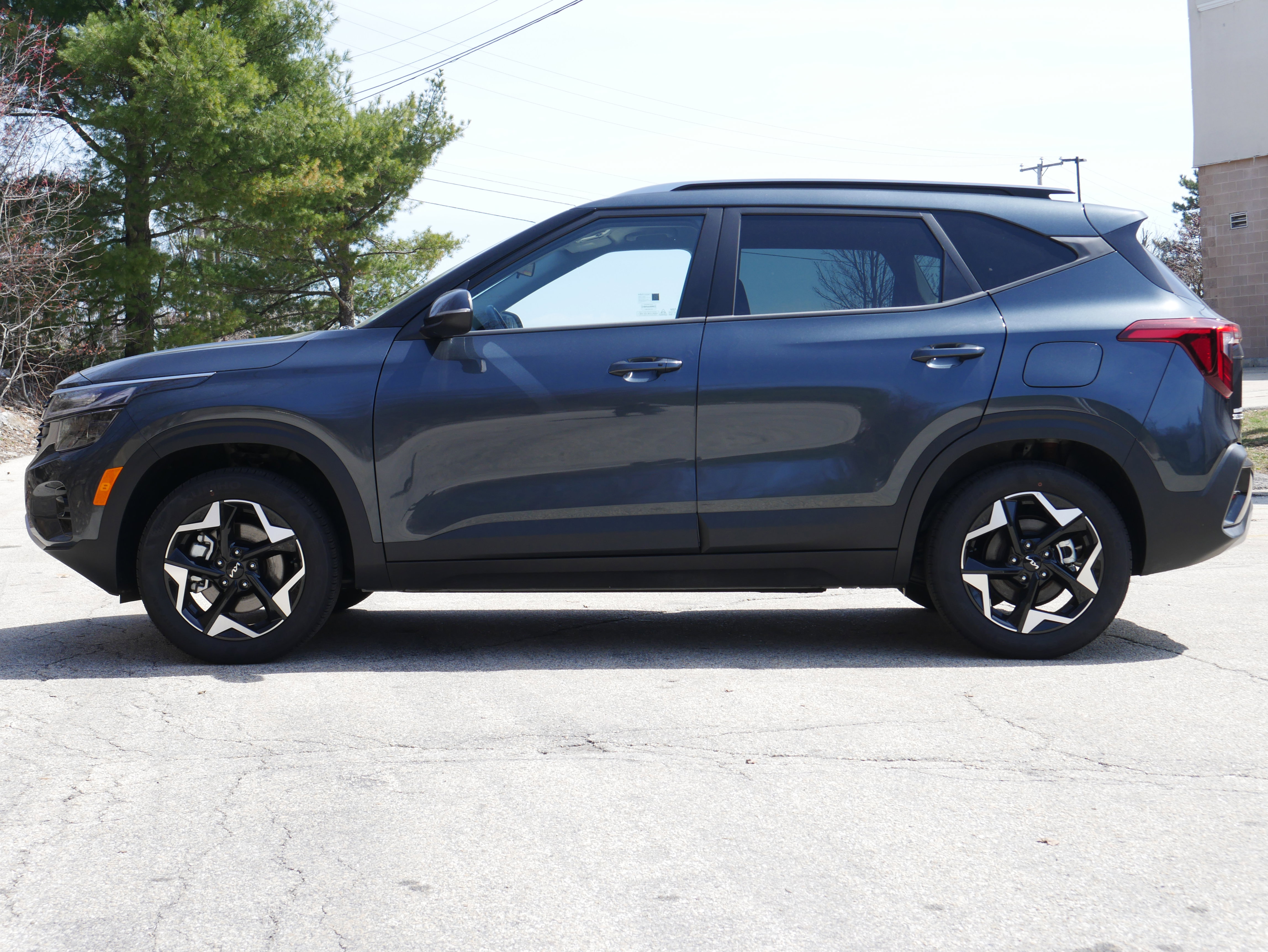Certified 2025 Kia Seltos S AWD/4WD image 3