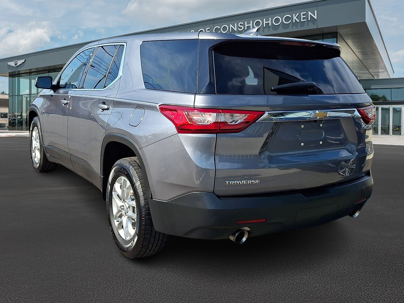 Used 2021 Chevrolet Traverse LS FWD image 4