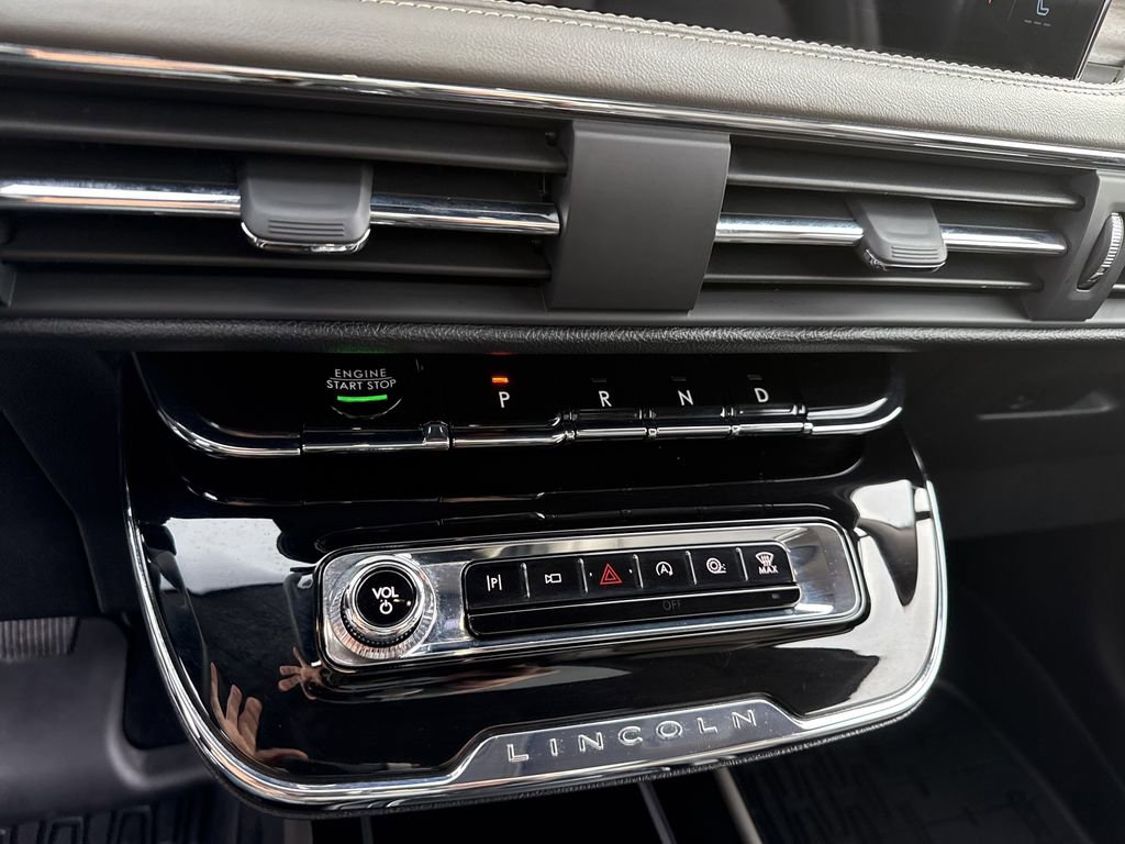 Used 2025 Lincoln Corsair Reserve w/ Equipment Group 202A image 31