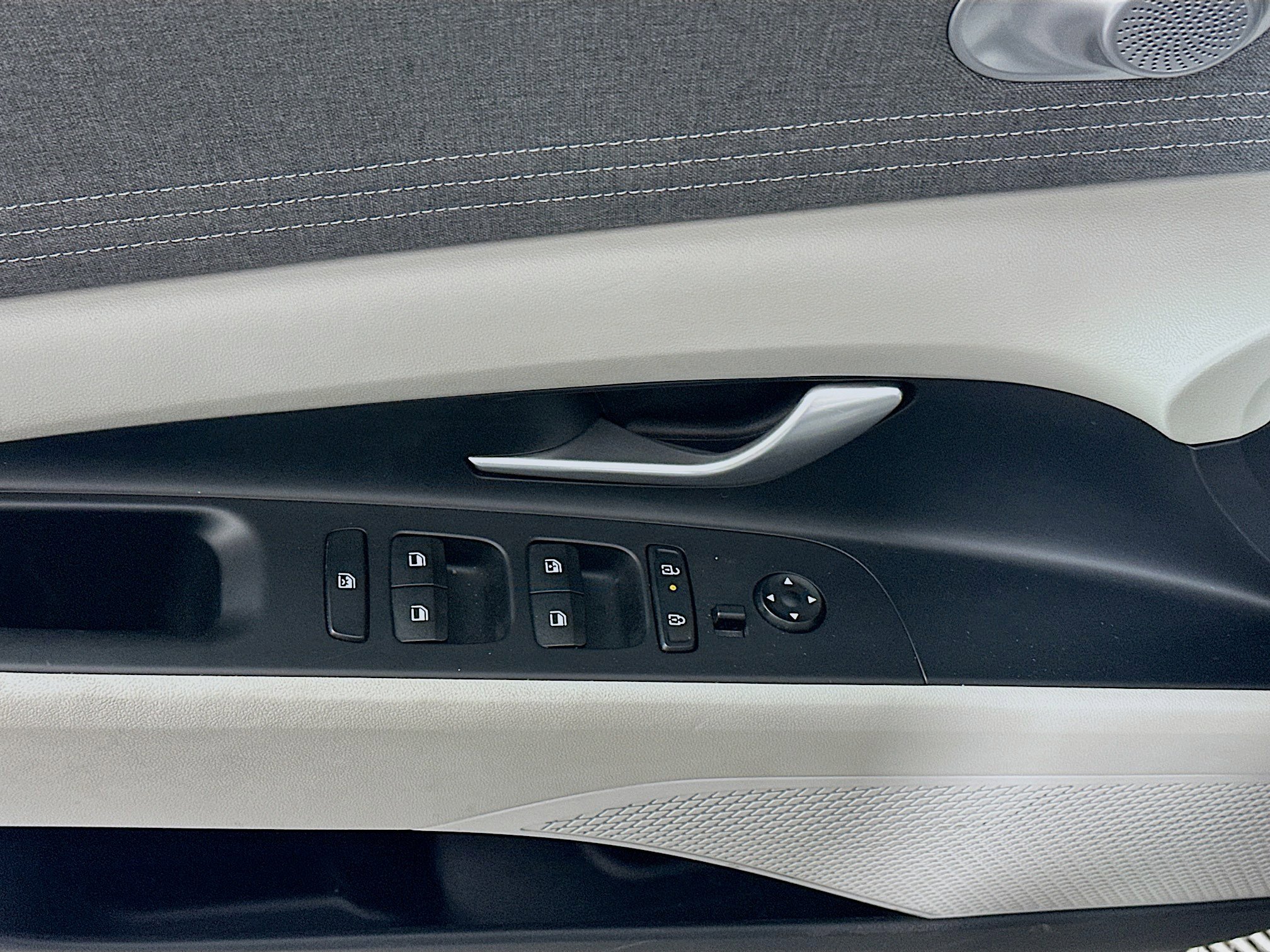 Used 2024 Hyundai Elantra Limited image 15