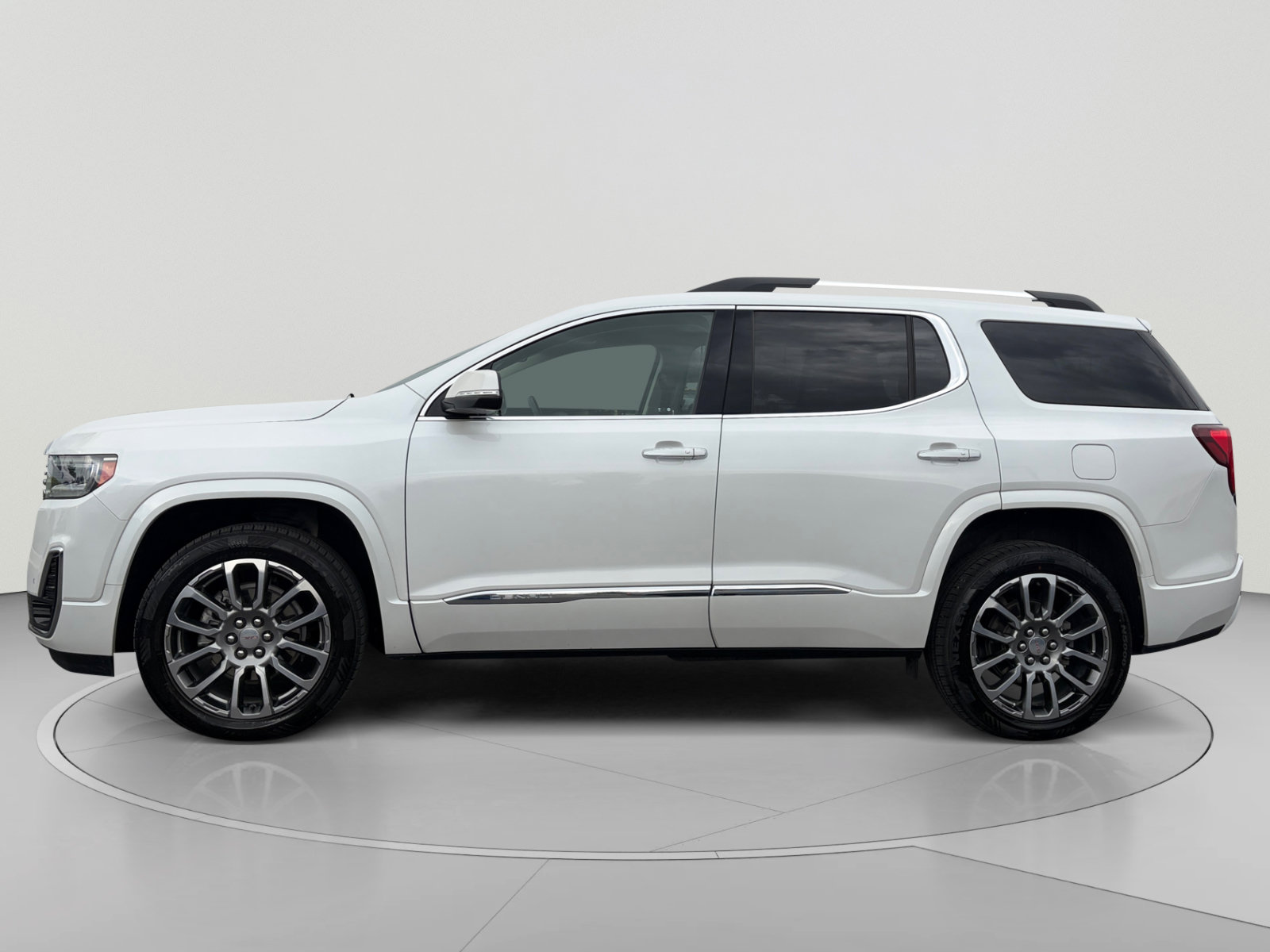 Used 2023 GMC Acadia Denali AWD/4WD image 2