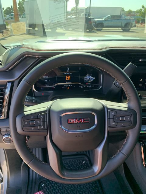 Used 2025 GMC Sierra 2500 AT4 w/ AT4 Premium Plus Package AWD/4WD image 32