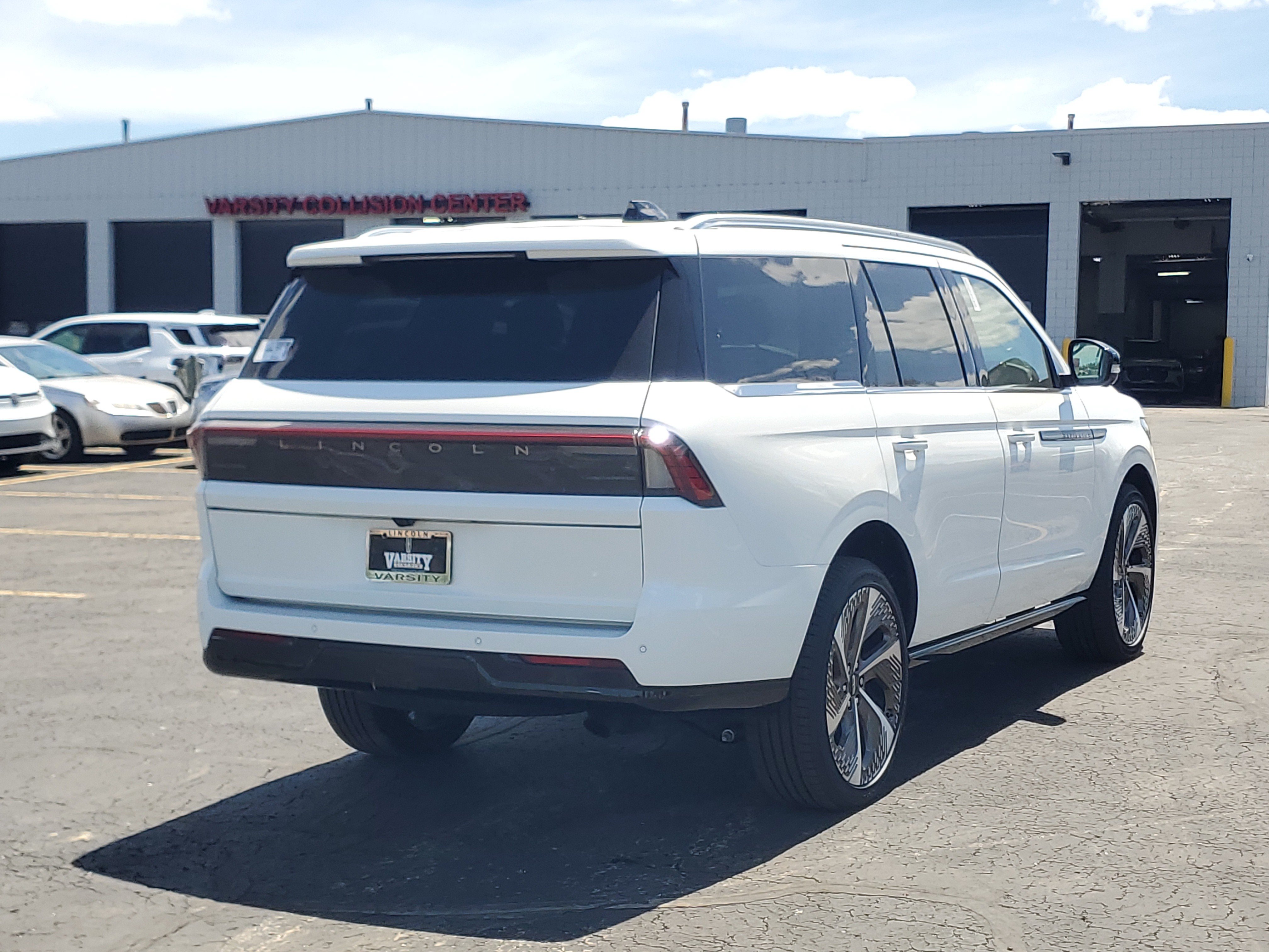 New 2026 Lincoln Navigator Black Label AWD/4WD image 4