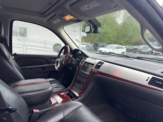 Used 2010 Cadillac Escalade ESV Premium image 12