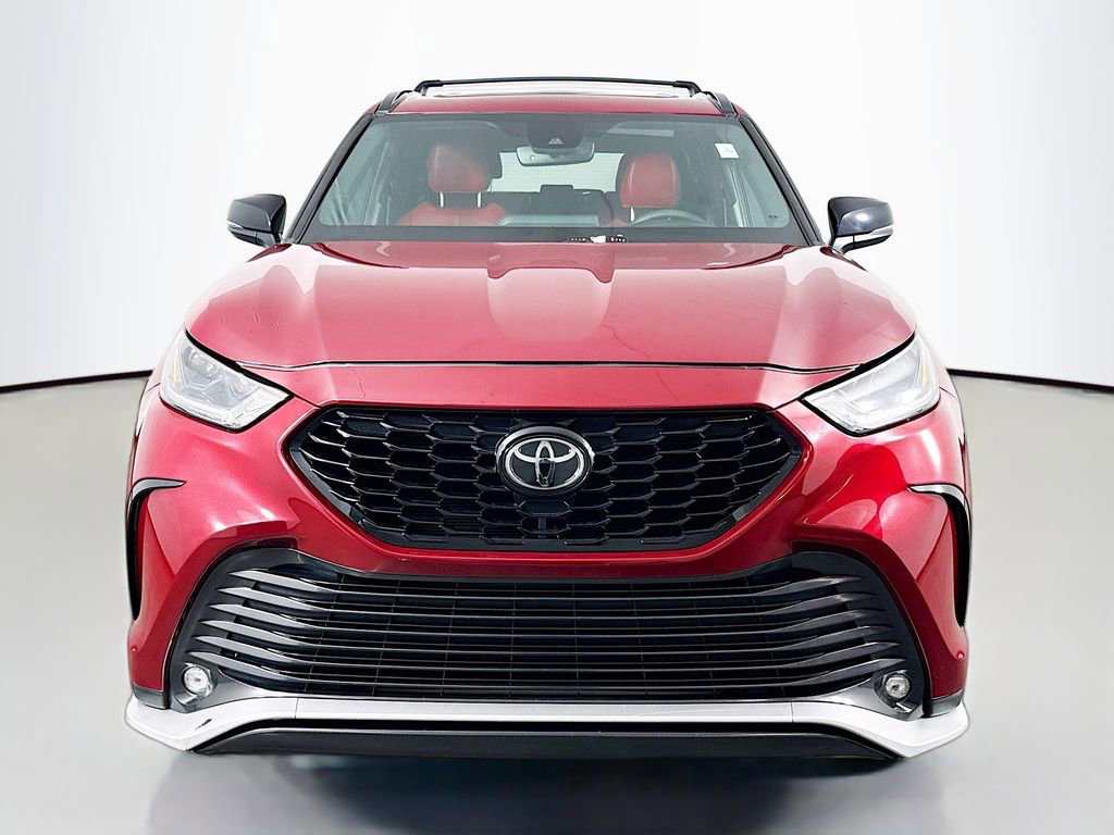 Used 2021 Toyota Highlander XSE image 2