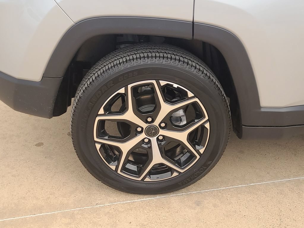 Used 2025 Jeep Compass Limited AWD/4WD image 6