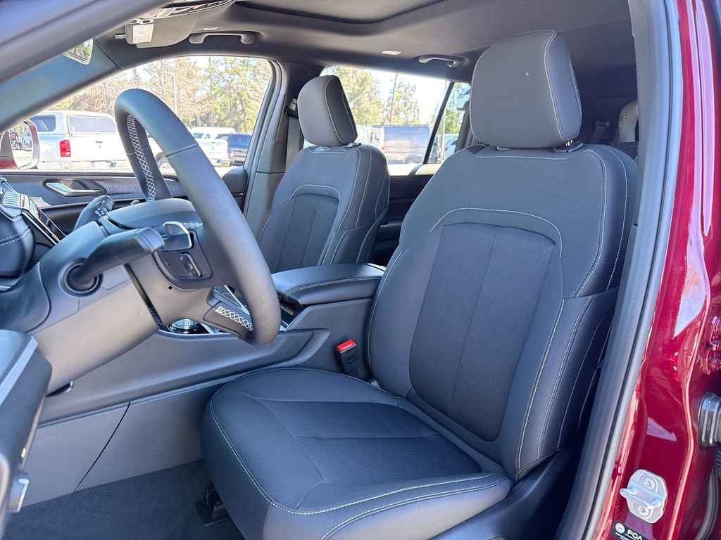 New 2026 Jeep Grand Cherokee L Laredo image 11