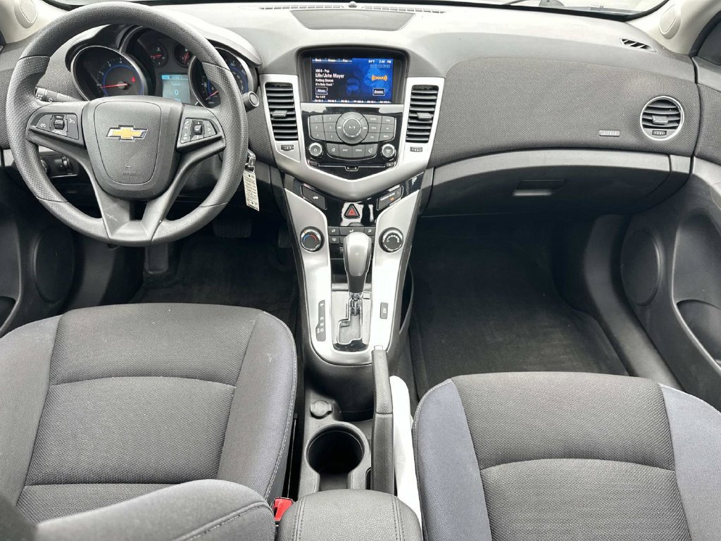 Used 2016 Chevrolet Cruze LT FWD image 13
