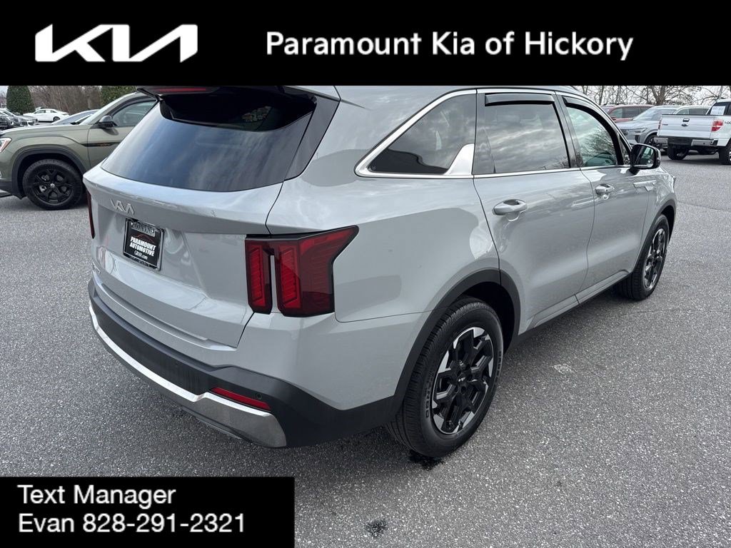 Used 2025 Kia Sorento S w/ Panoramic Sunroof Package image 7
