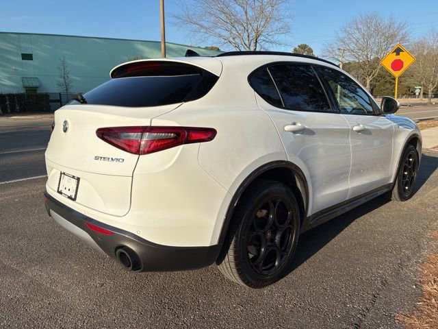 Used 2022 Alfa Romeo Stelvio Ti image 3