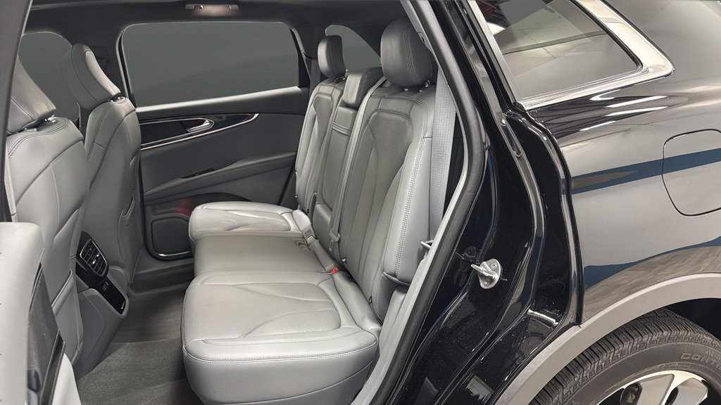 Used 2023 Lincoln Nautilus Reserve AWD/4WD image 22
