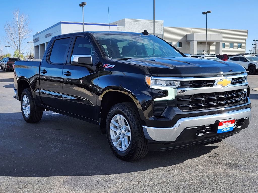 Used 2024 Chevrolet Silverado 1500 LT w/ Z71 Off-Road Package AWD/4WD image 4