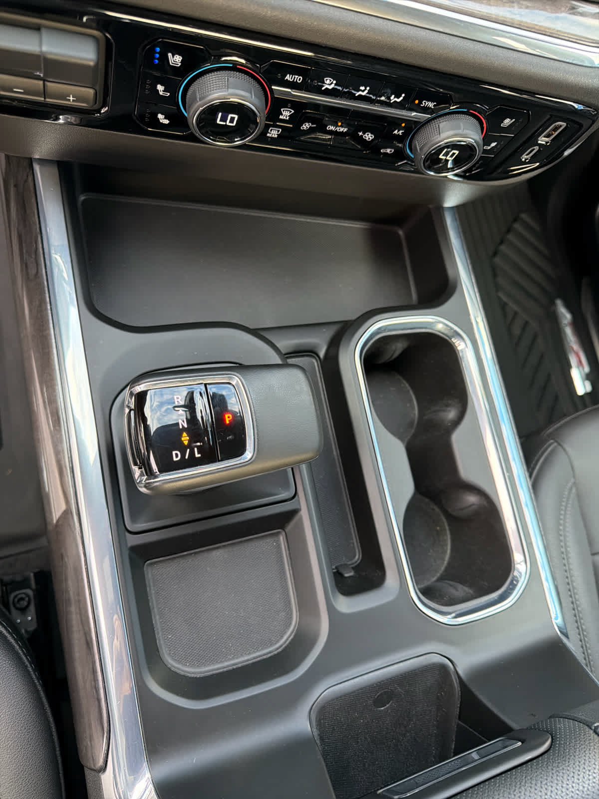 Used 2024 Chevrolet Silverado 1500 LTZ AWD/4WD image 21