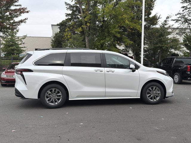 Certified 2025 Toyota Sienna XLE AWD/4WD image 4