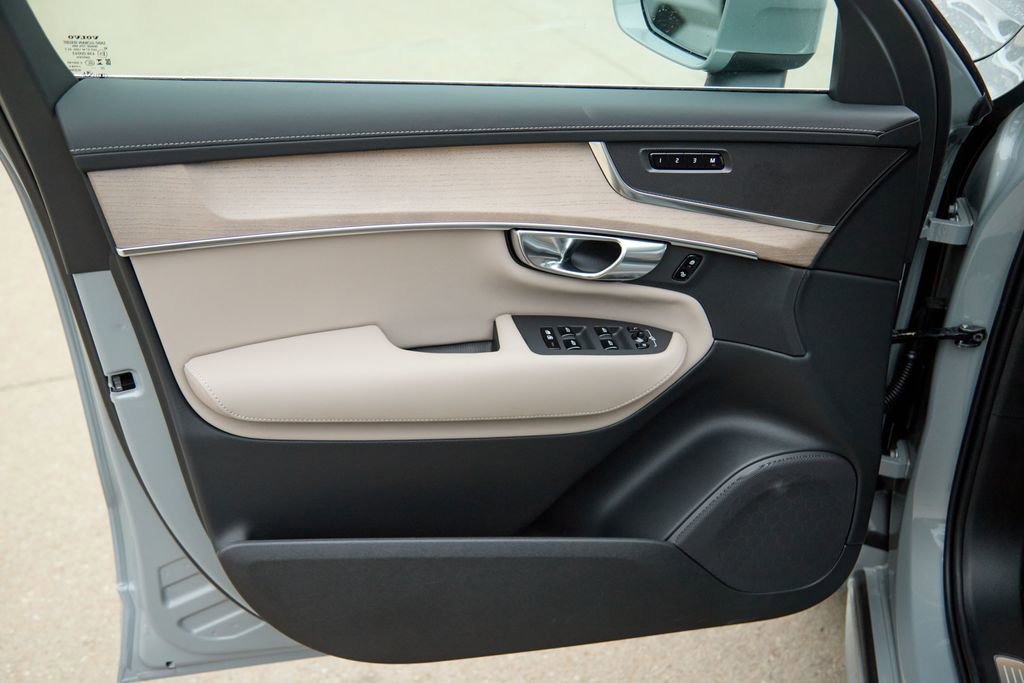 New 2026 Volvo XC90 T8 Plus w/ Protection Package image 10