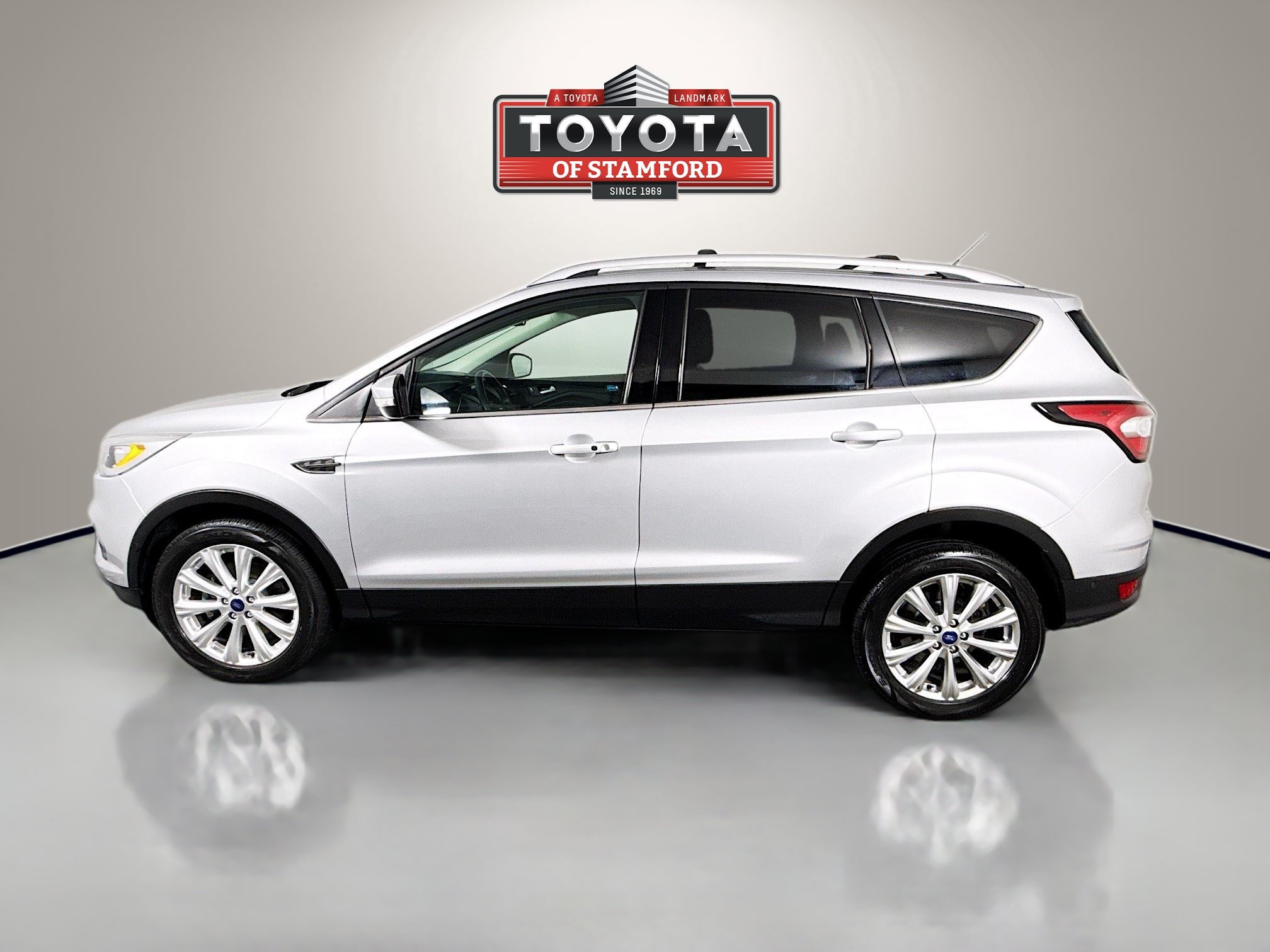 Used 2017 Ford Escape Titanium w/ Equipment Group 301A AWD/4WD image 4
