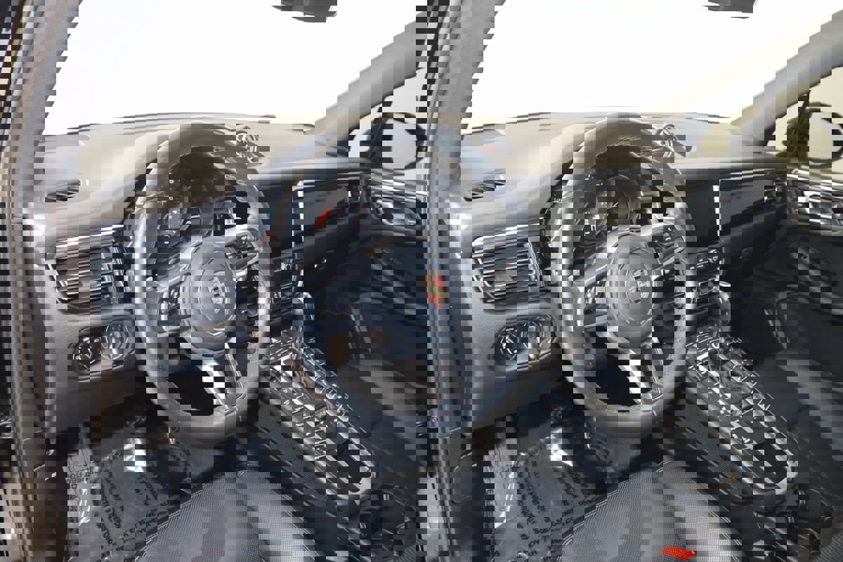 Used 2020 Porsche Macan image 28