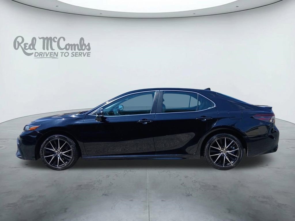 Used 2022 Toyota Camry SE image 2