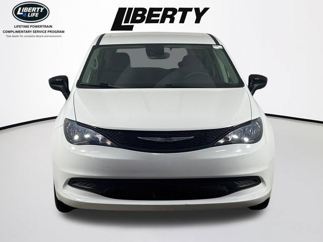 Used 2024 Chrysler Voyager LX FWD image 9