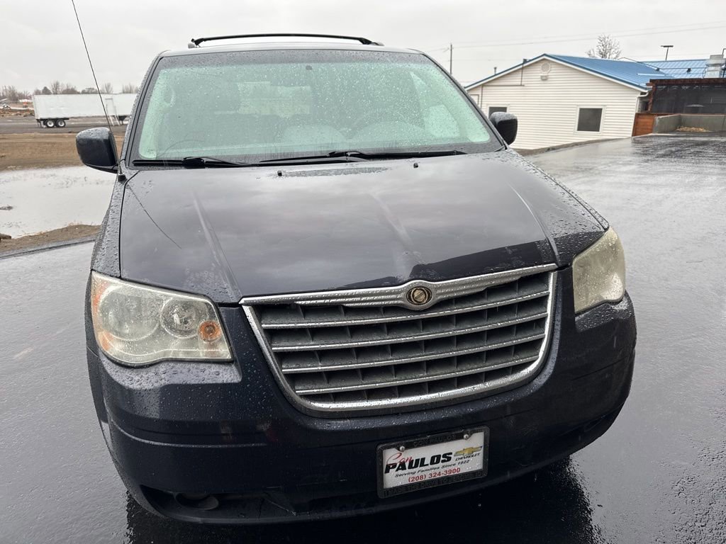 Used 2008 Chrysler Town & Country Touring image 2