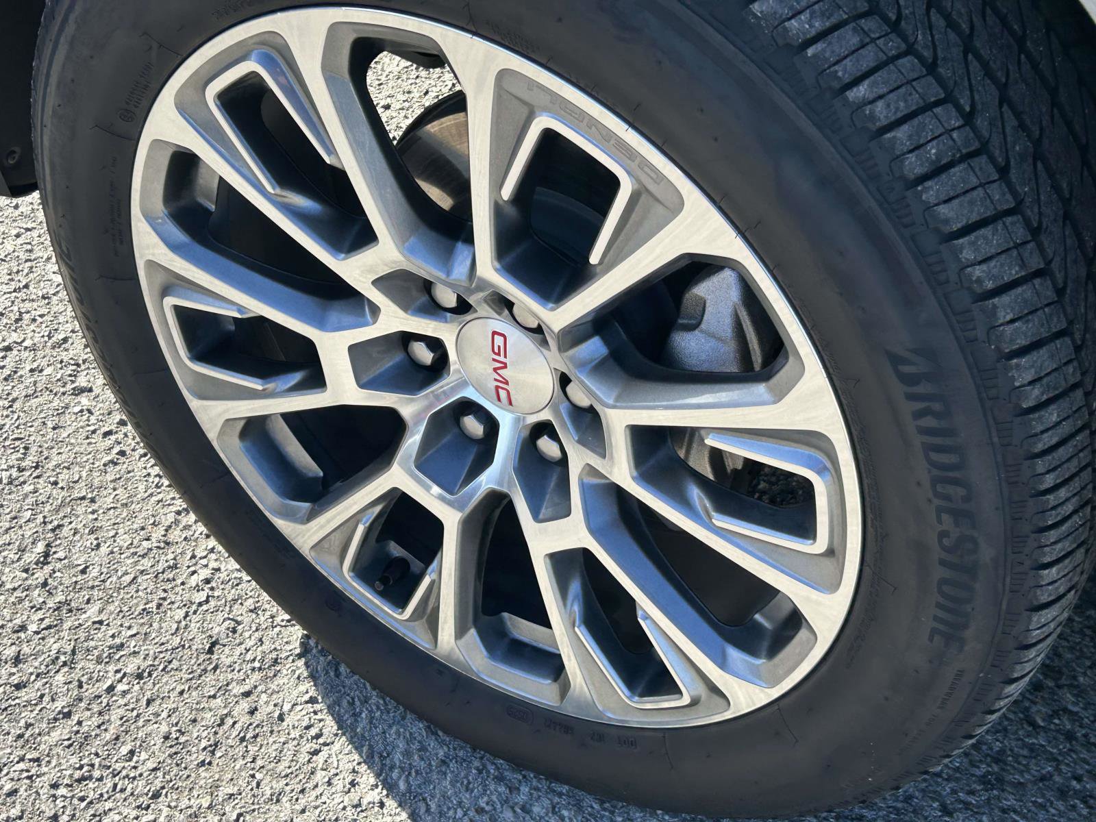 Used 2025 GMC Yukon Denali image 9