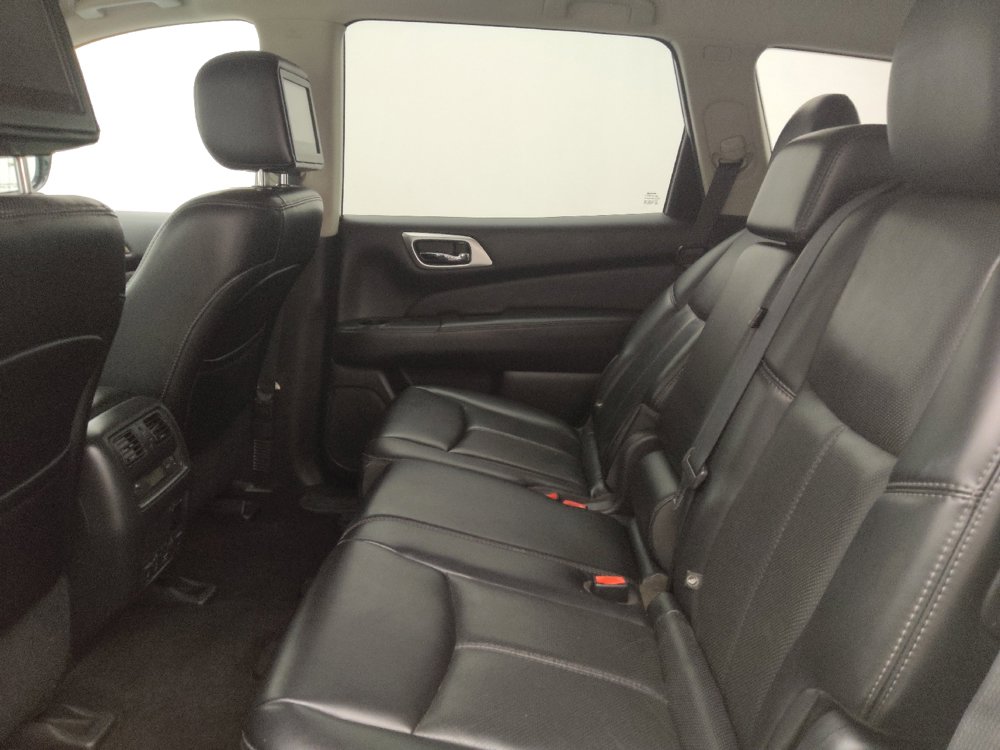 Used 2017 Nissan Pathfinder Platinum w/ Family Entertainment Package AWD/4WD image 18