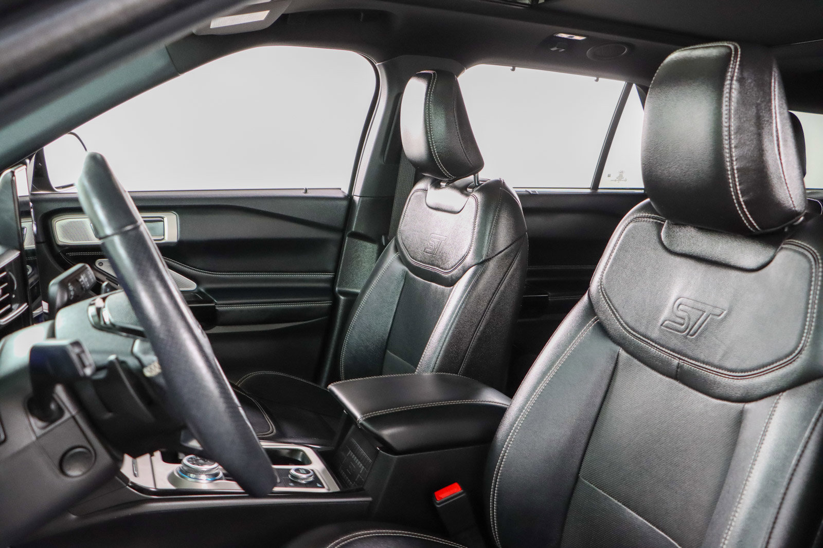 Used 2023 Ford Explorer ST w/ Technology Package image 24