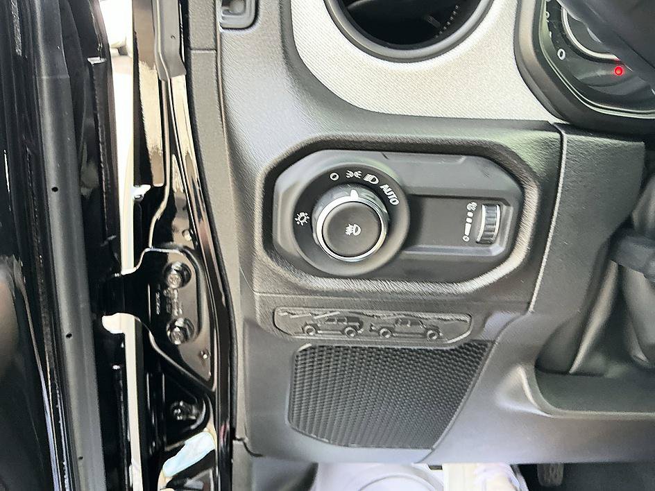 Used 2026 Jeep Wrangler Sport AWD/4WD image 13