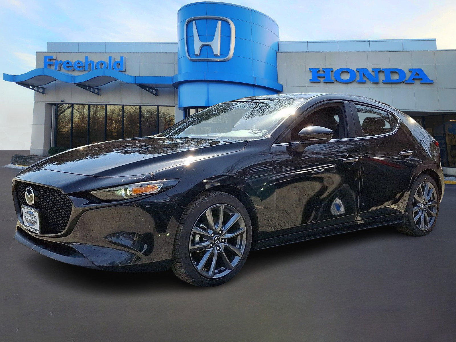 Used 2019 MAZDA MAZDA3 Hatchback w/ Preferred Package image 3