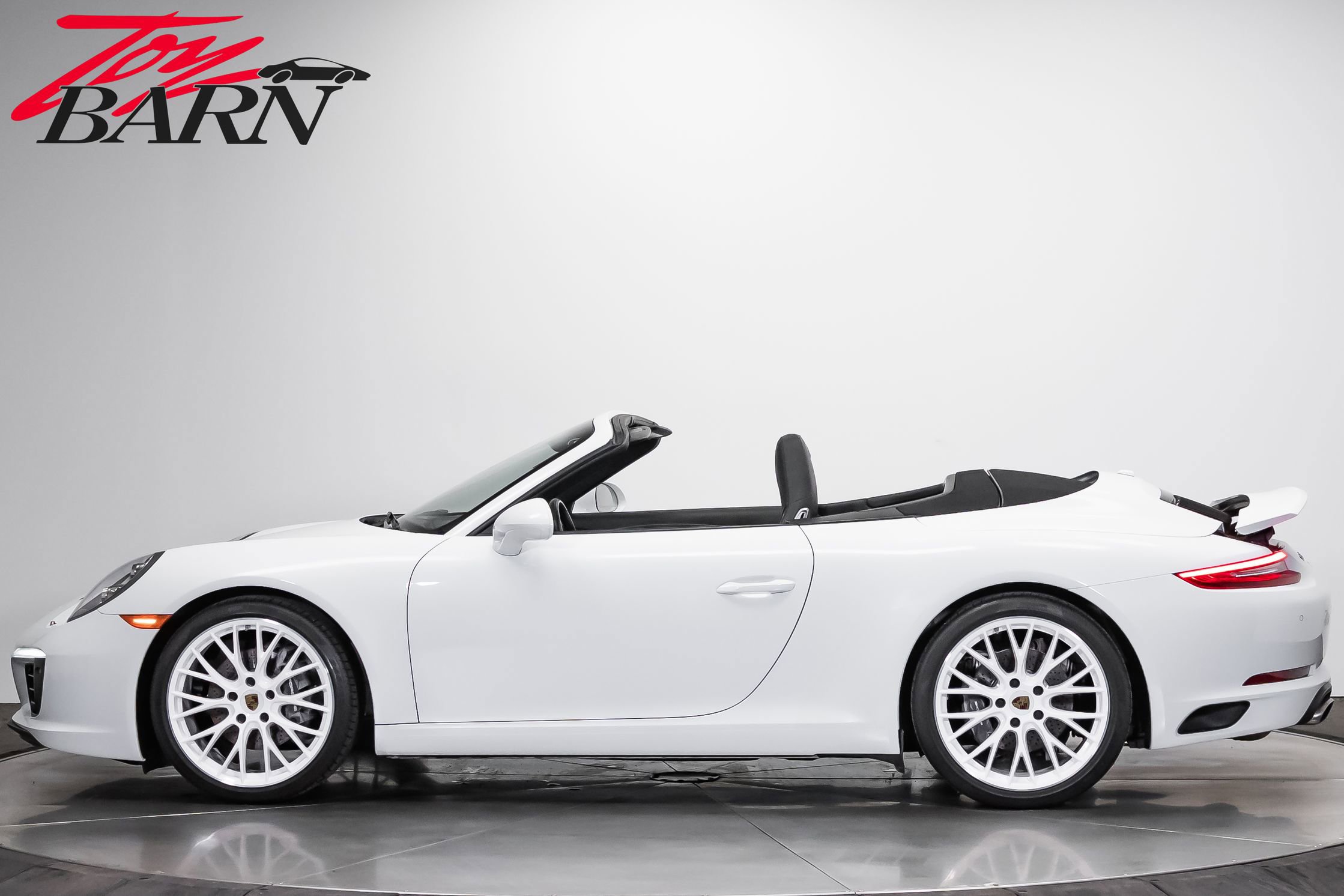 Used 2017 Porsche 911 Carrera RWD image 2