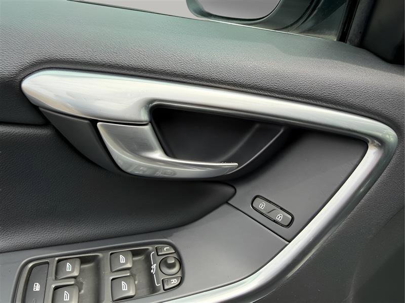 Used 2015 Volvo XC60 T5 Platinum FWD image 20
