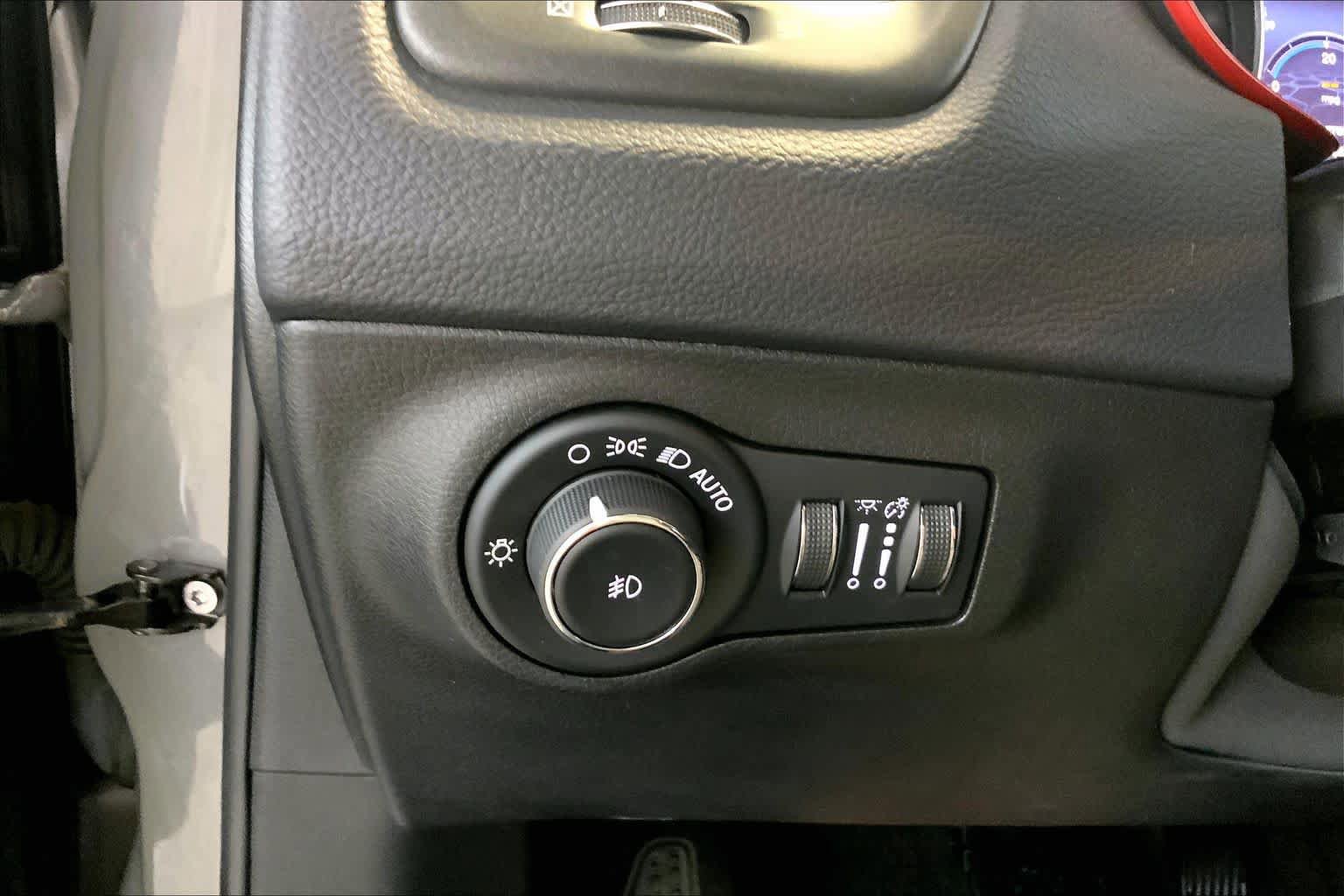 Used 2019 Jeep Compass Trailhawk AWD/4WD image 32