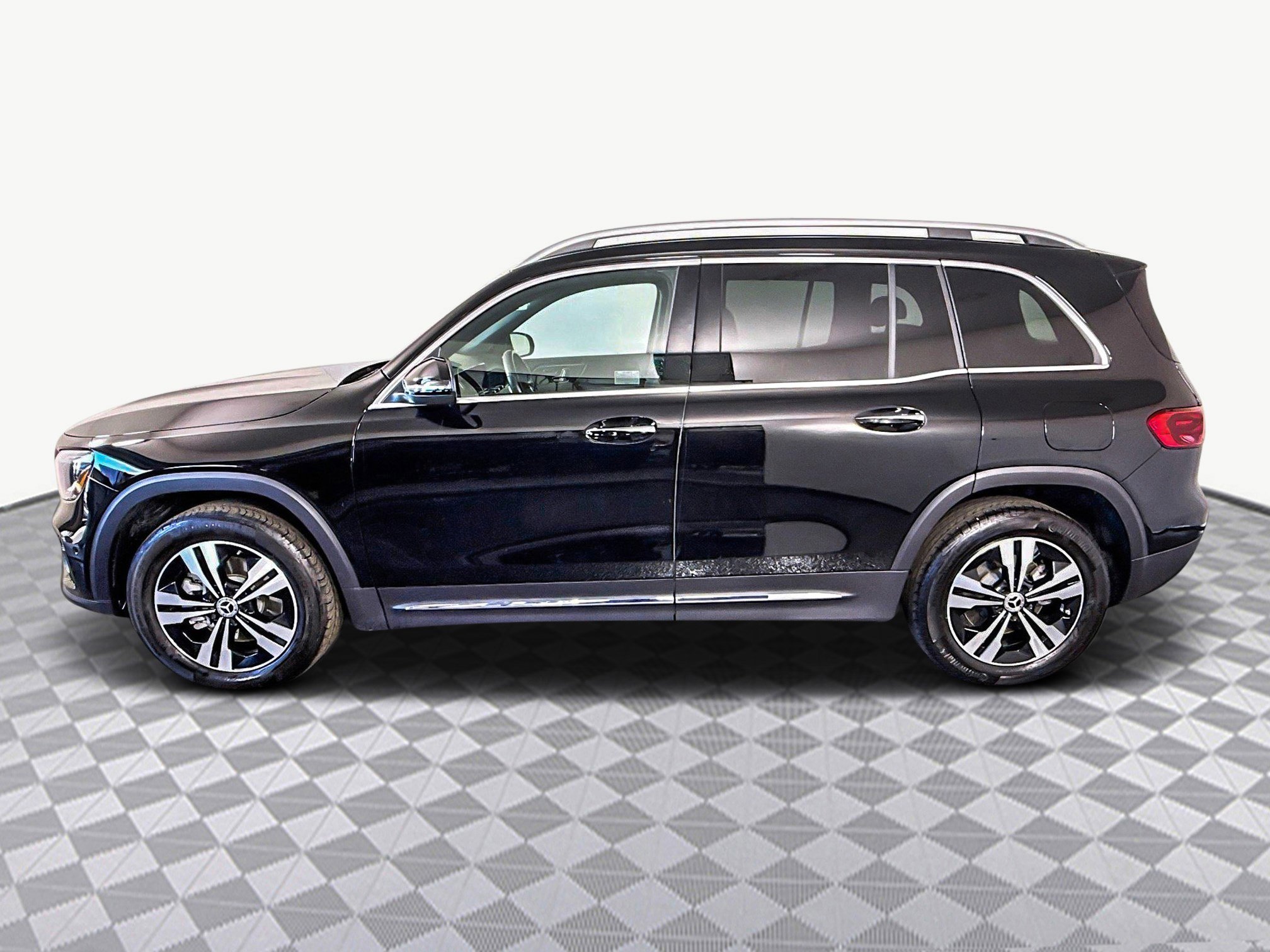 Used 2025 Mercedes-Benz GLB 250 image 6