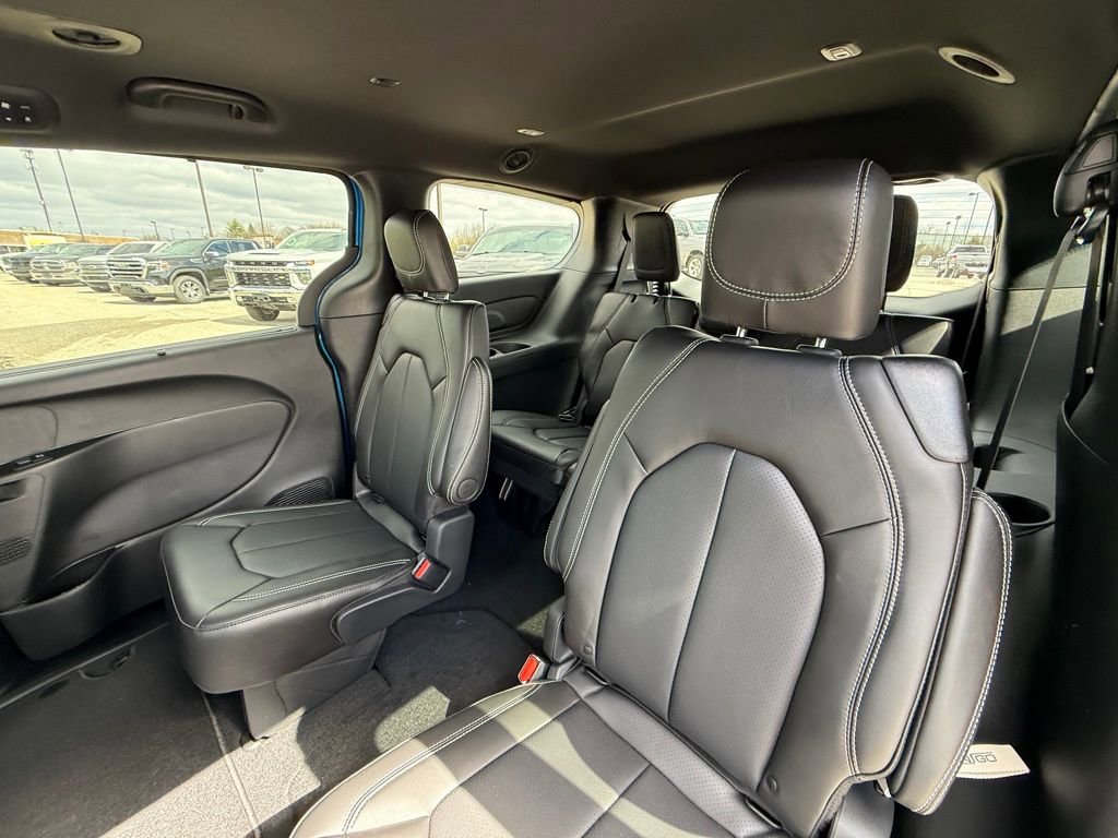 New 2026 Chrysler Pacifica Select FWD image 25