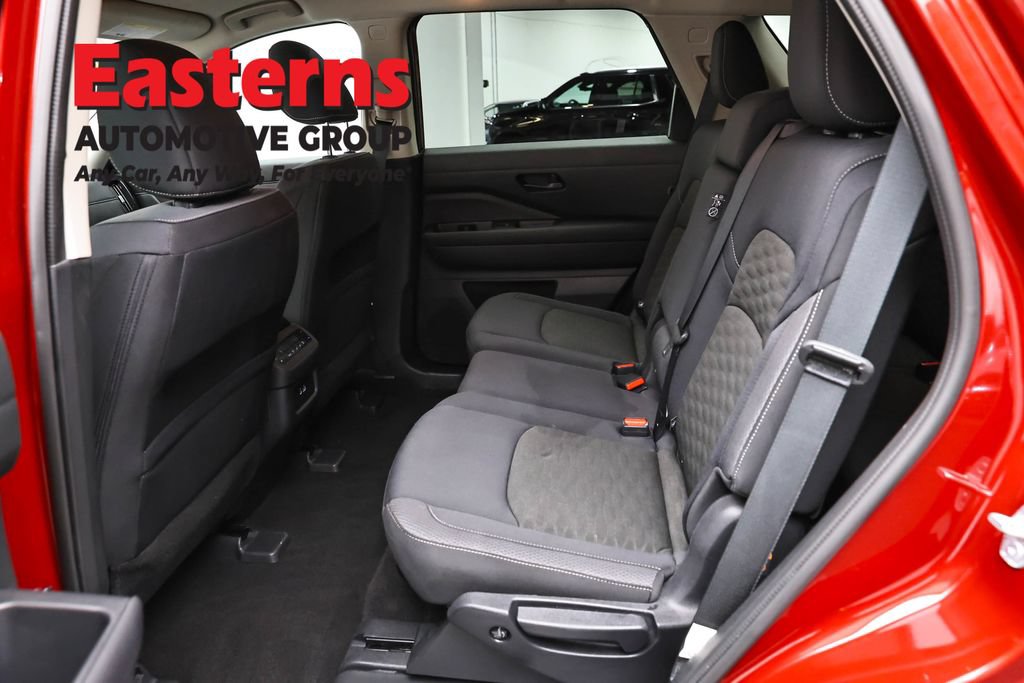 Used 2024 Nissan Pathfinder SV AWD/4WD image 22