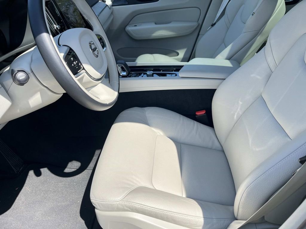 Certified 2025 Volvo XC60 T8 Plus w/ Protection Package Premier image 28
